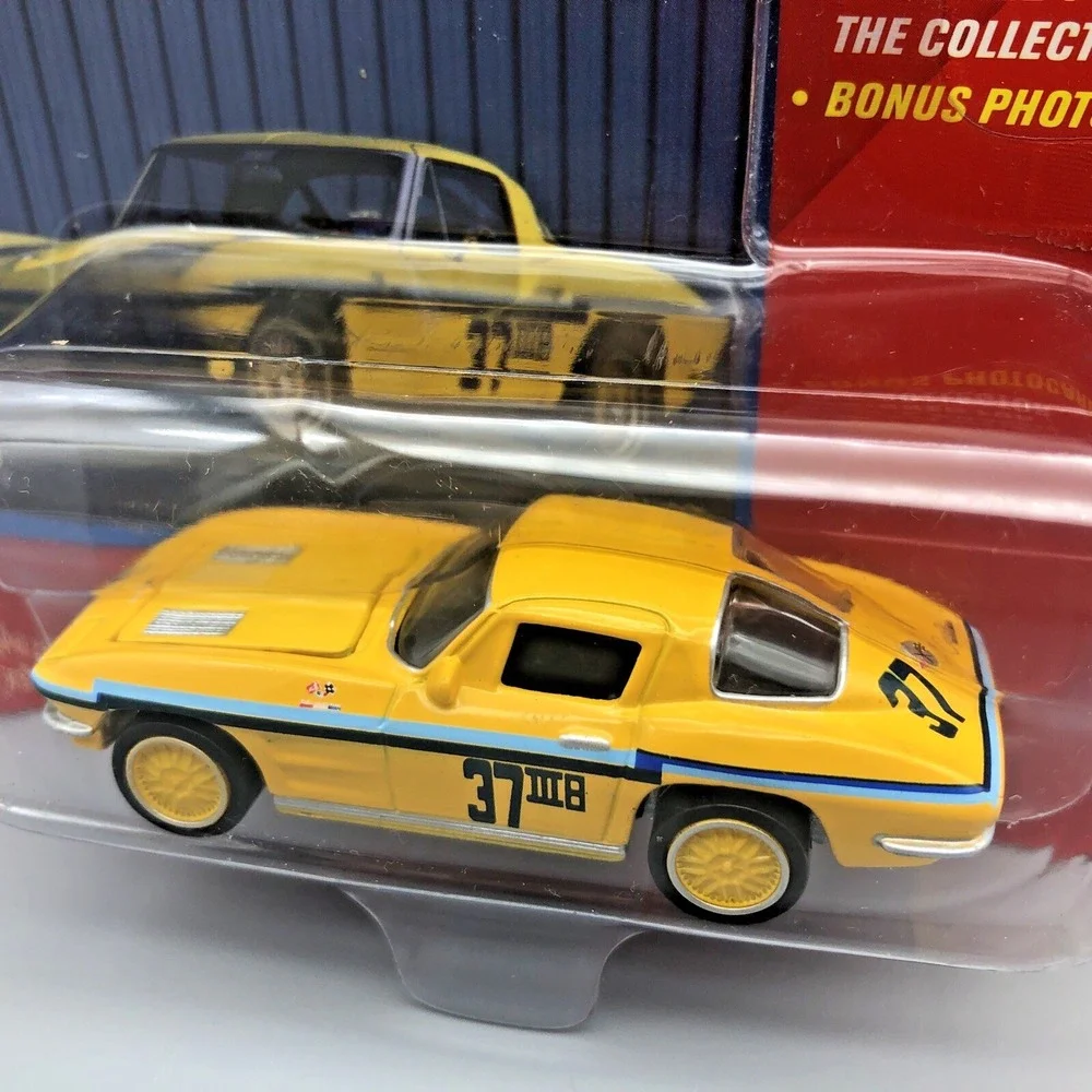 Johnny Lightning Chevy Thunder 1963 Chevrolet Corvette Car Yellow Diecast 1/64‎